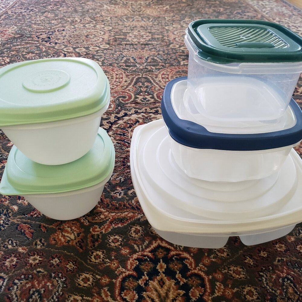 Lot of 5 Food Storage Containers with lids - Various sizes